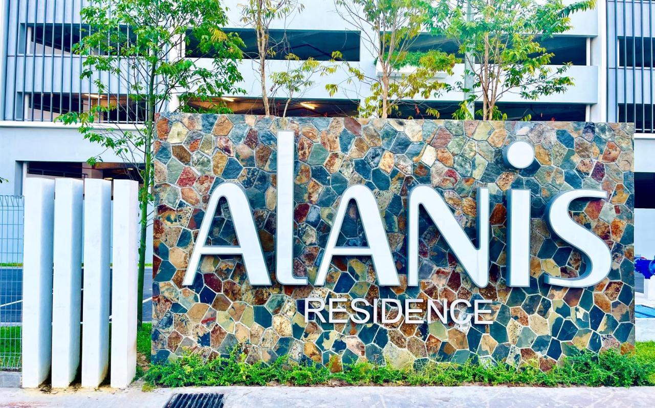 Alanis With Netflix @ Klia Apartment Sepang